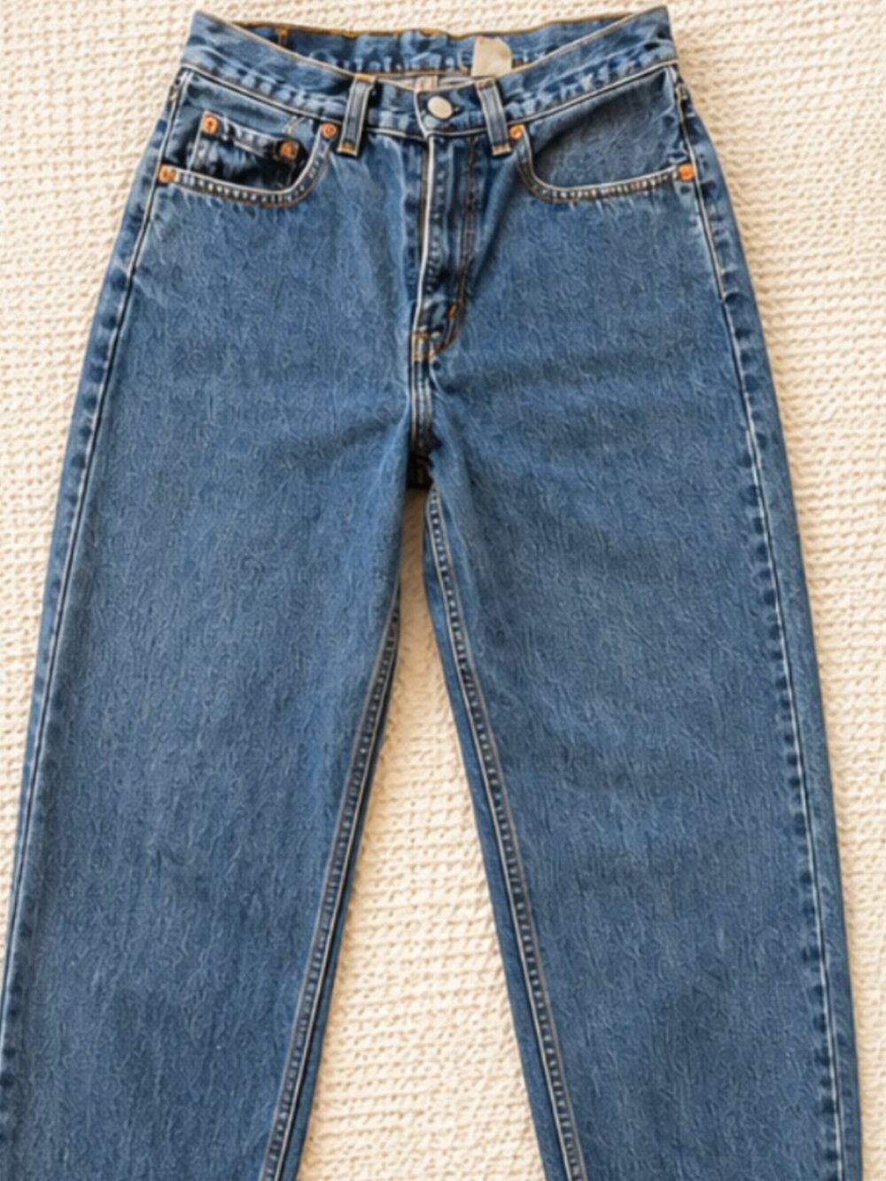 Vintage Levi’s 560 | Size 27 | Relaxed Fit, Medium Wash